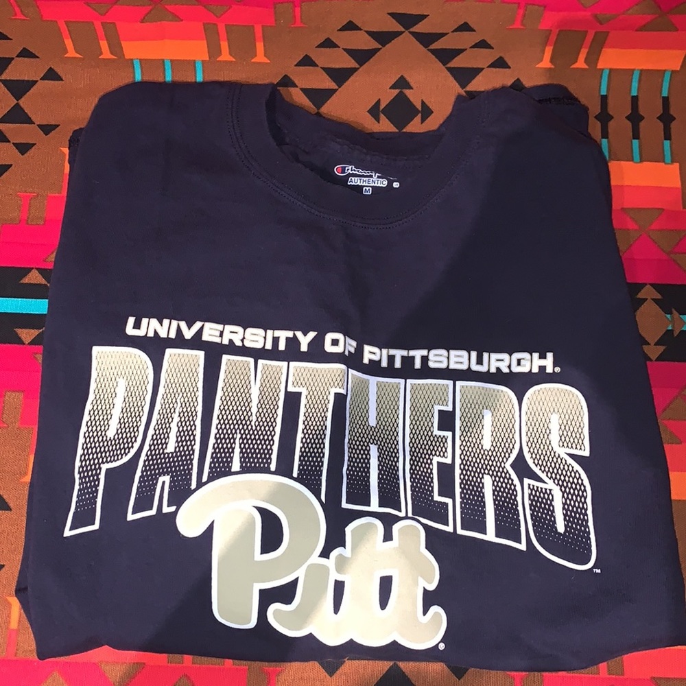 Men’s medium Champion University of Pittsburgh Panthers long sleeve shirt